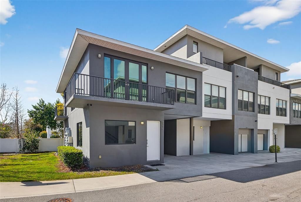For Rent: $3,500 (3 beds, 2 baths, 1558 Square Feet)