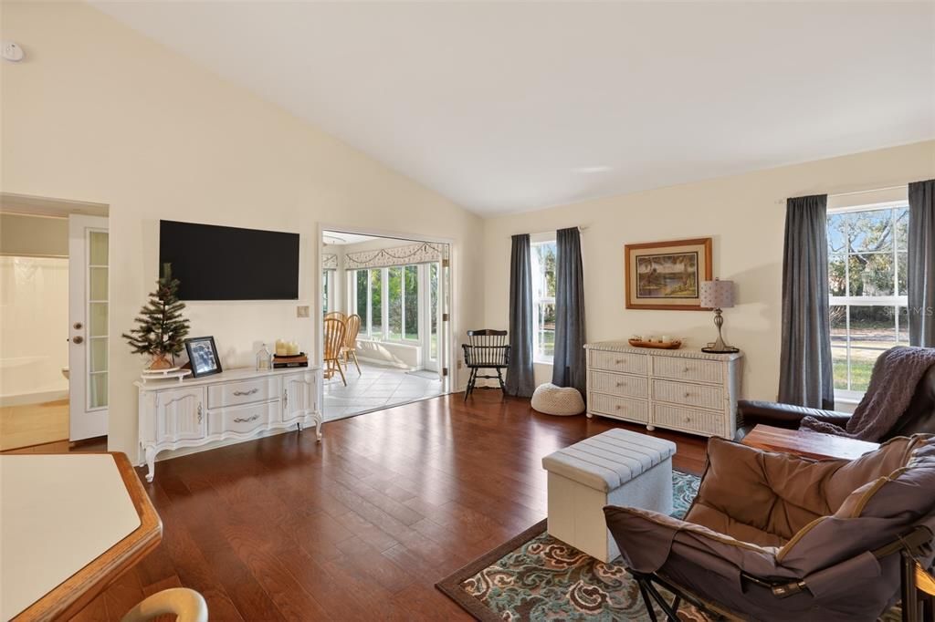 For Sale: $935,000 (3 beds, 2 baths, 1390 Square Feet)