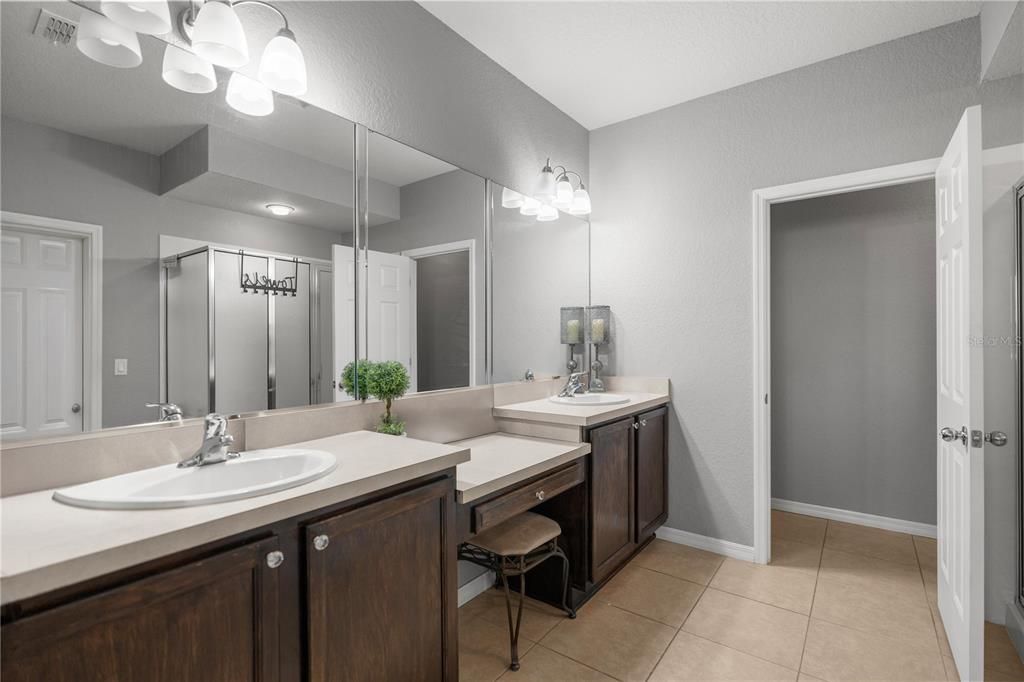 На продажу: $220,000 (3 спален, 2 ванн, 1864 Квадратных фут)