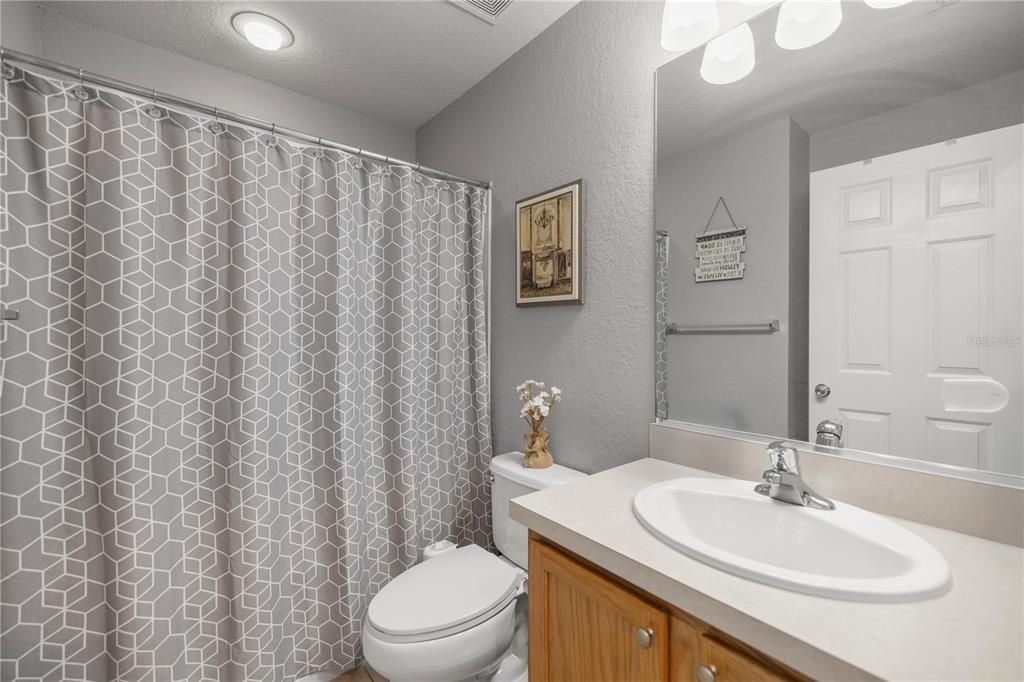 На продажу: $220,000 (3 спален, 2 ванн, 1864 Квадратных фут)