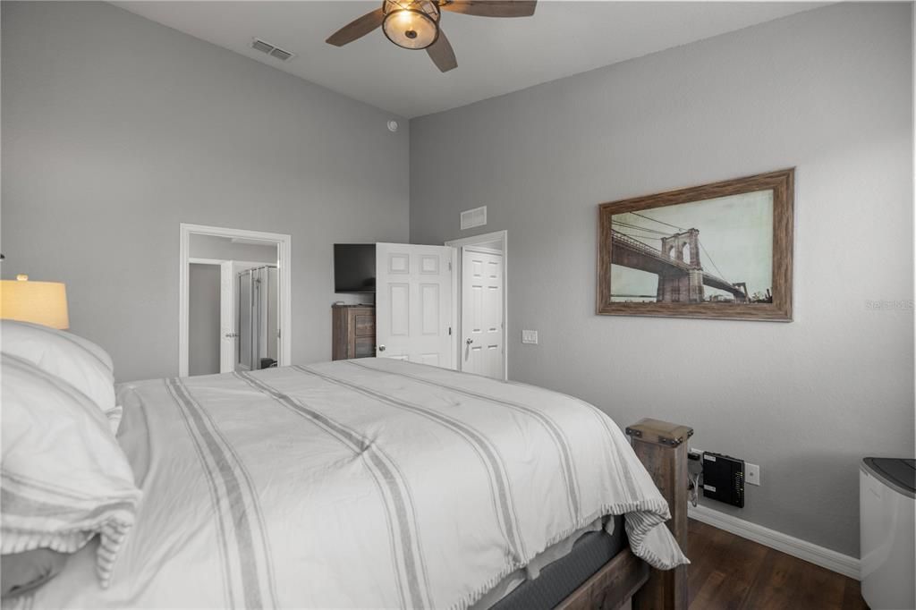 На продажу: $220,000 (3 спален, 2 ванн, 1864 Квадратных фут)