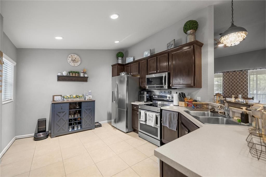 На продажу: $220,000 (3 спален, 2 ванн, 1864 Квадратных фут)