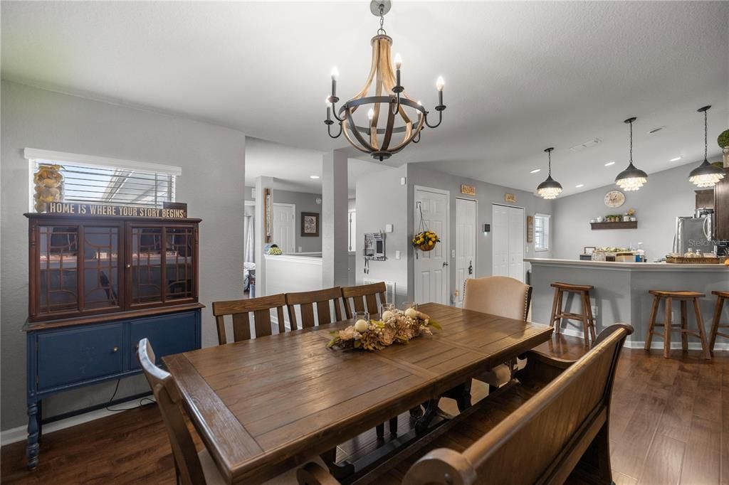 На продажу: $220,000 (3 спален, 2 ванн, 1864 Квадратных фут)