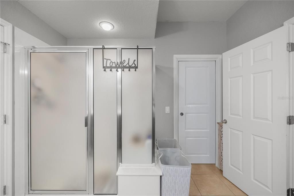 На продажу: $220,000 (3 спален, 2 ванн, 1864 Квадратных фут)