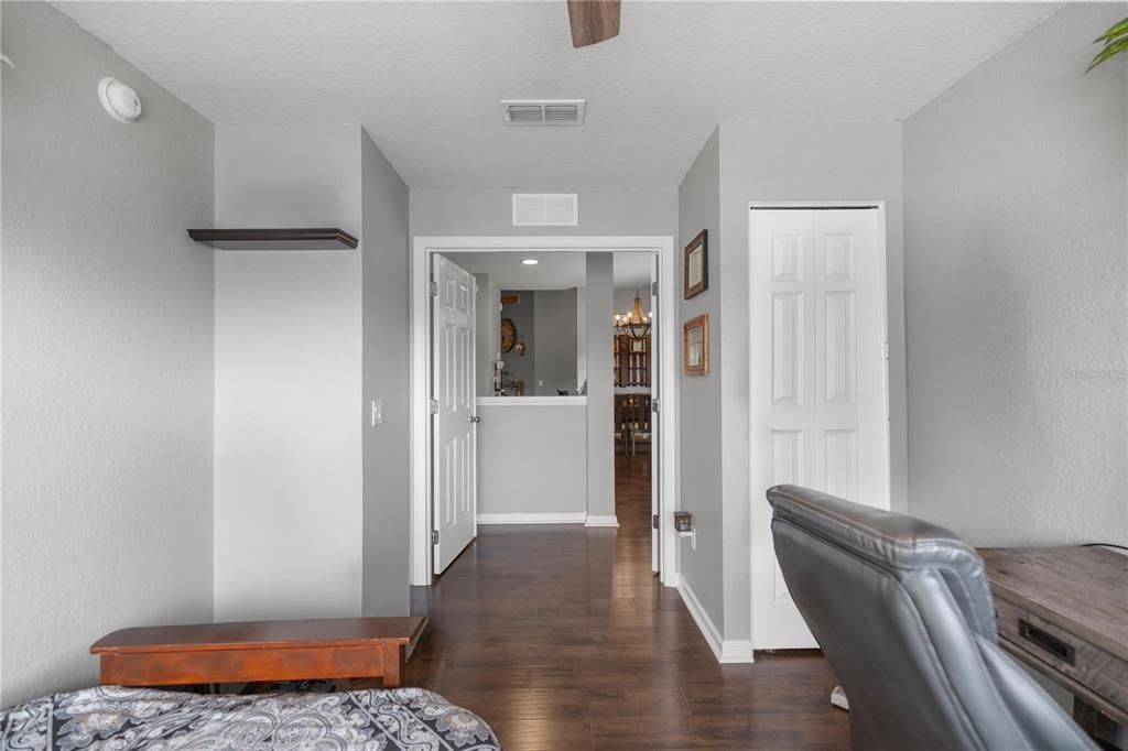 На продажу: $220,000 (3 спален, 2 ванн, 1864 Квадратных фут)