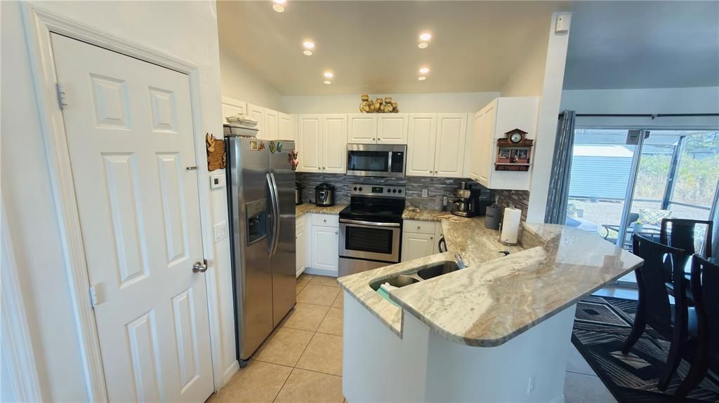 Active With Contract: $269,900 (3 beds, 2 baths, 1173 Square Feet)