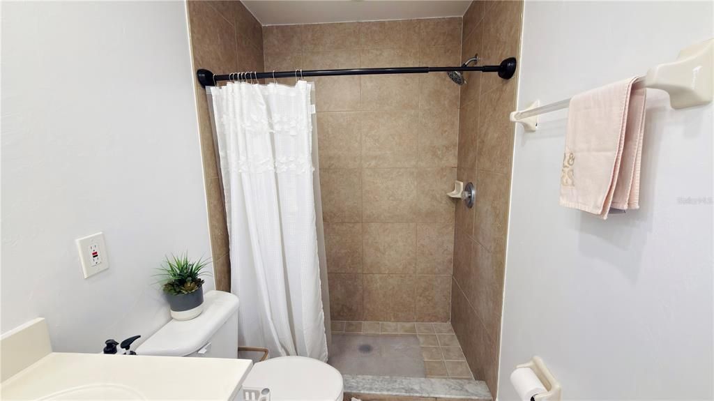 Active With Contract: $269,900 (3 beds, 2 baths, 1173 Square Feet)