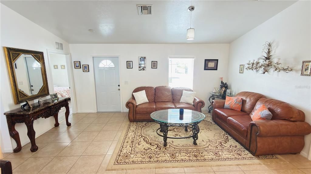 Active With Contract: $269,900 (3 beds, 2 baths, 1173 Square Feet)