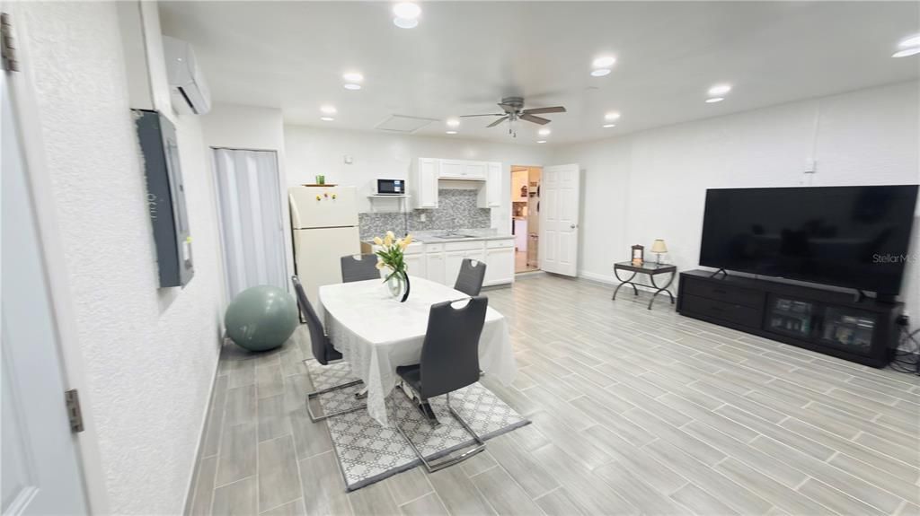 Active With Contract: $269,900 (3 beds, 2 baths, 1173 Square Feet)