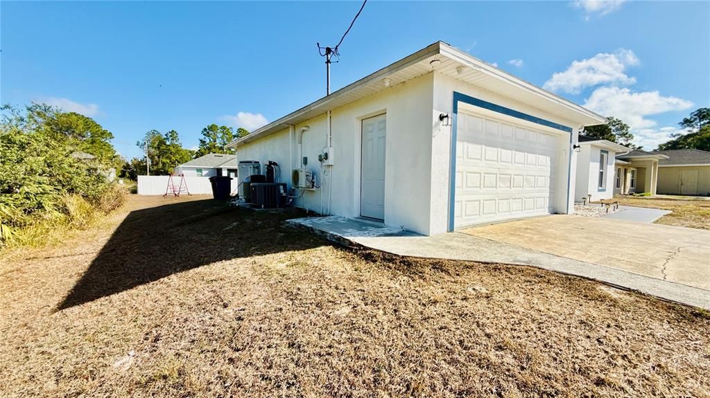 Active With Contract: $269,900 (3 beds, 2 baths, 1173 Square Feet)