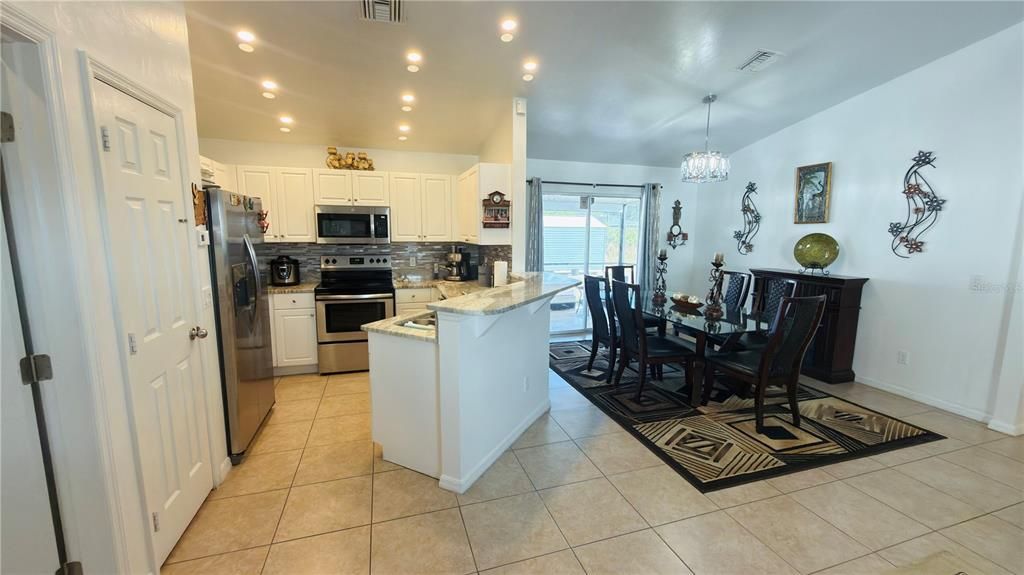Active With Contract: $269,900 (3 beds, 2 baths, 1173 Square Feet)