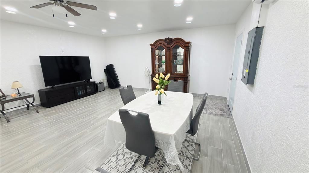 Active With Contract: $269,900 (3 beds, 2 baths, 1173 Square Feet)