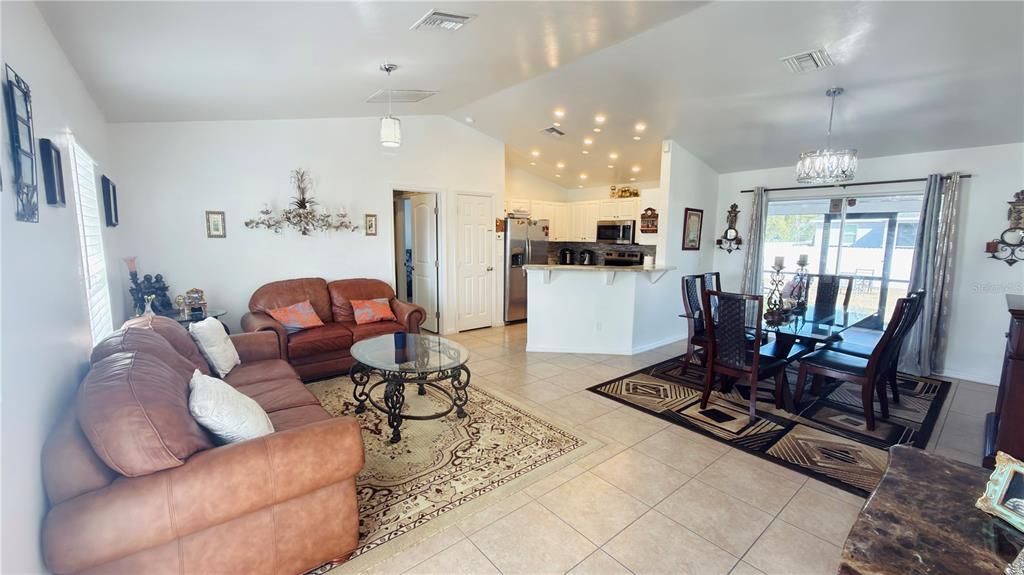 Active With Contract: $269,900 (3 beds, 2 baths, 1173 Square Feet)