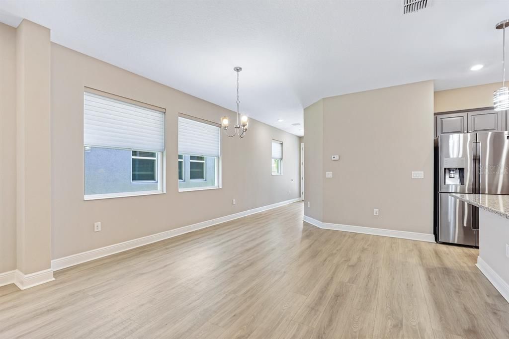 For Sale: $319,000 (2 beds, 2 baths, 1612 Square Feet)