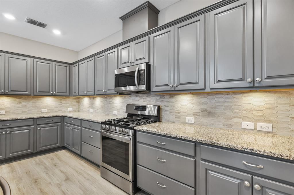 For Sale: $319,000 (2 beds, 2 baths, 1612 Square Feet)