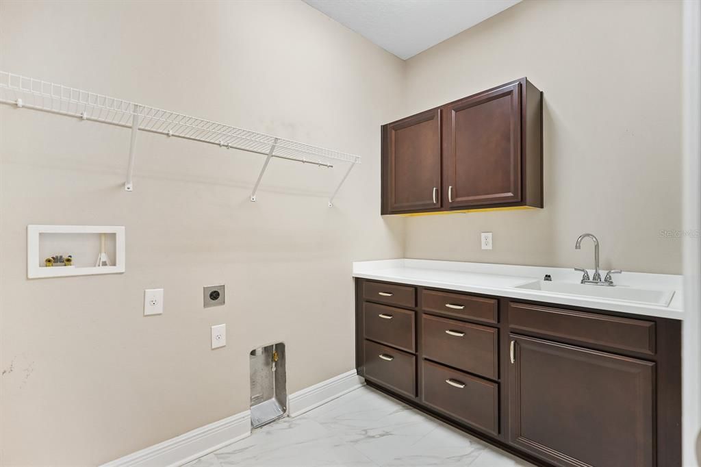 For Sale: $319,000 (2 beds, 2 baths, 1612 Square Feet)