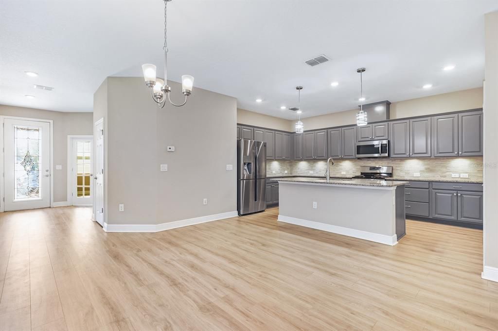 For Sale: $319,000 (2 beds, 2 baths, 1612 Square Feet)