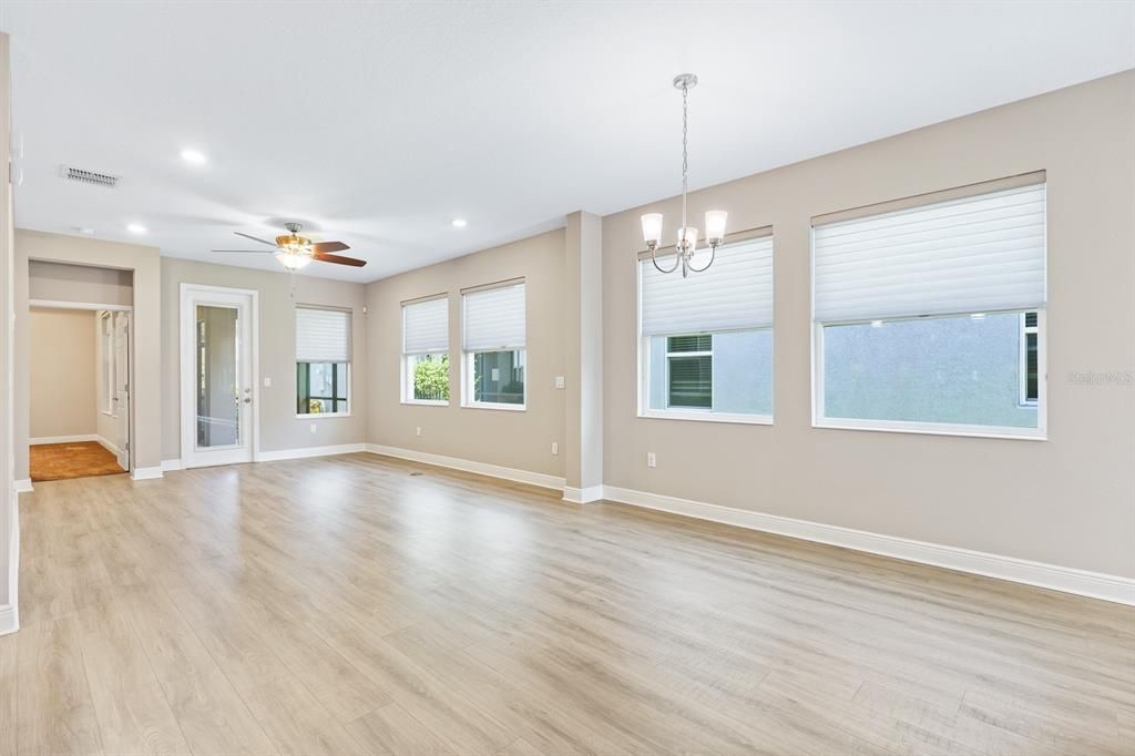 For Sale: $319,000 (2 beds, 2 baths, 1612 Square Feet)