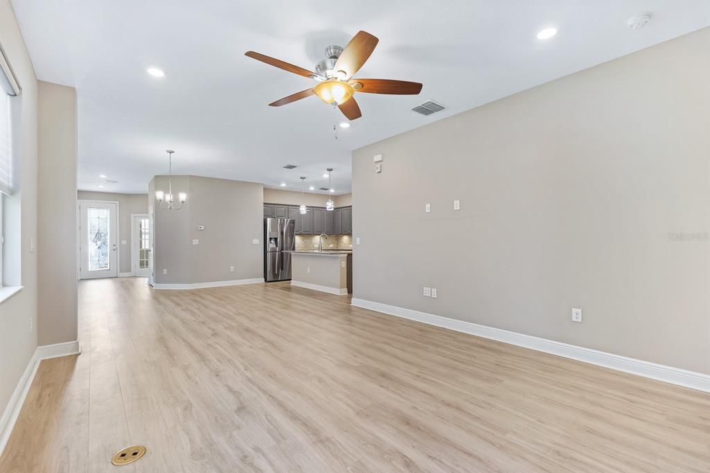 For Sale: $319,000 (2 beds, 2 baths, 1612 Square Feet)