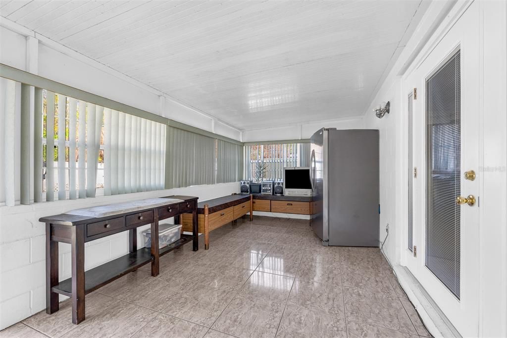 Activo con contrato: $319,900 (4 camas, 2 baños, 1474 Pies cuadrados)