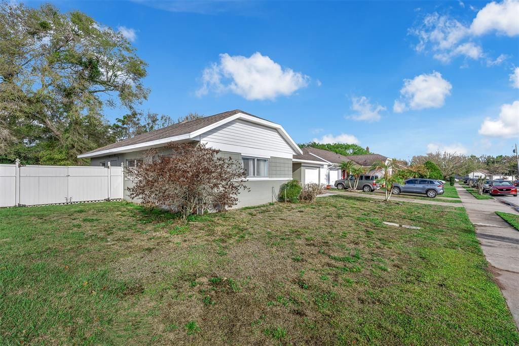 Activo con contrato: $319,900 (4 camas, 2 baños, 1474 Pies cuadrados)