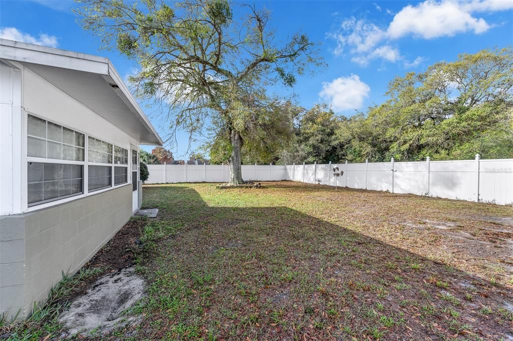 Activo con contrato: $319,900 (4 camas, 2 baños, 1474 Pies cuadrados)
