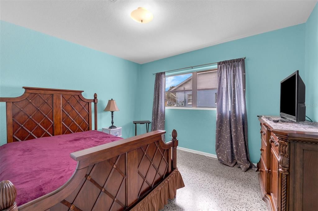 Activo con contrato: $319,900 (4 camas, 2 baños, 1474 Pies cuadrados)