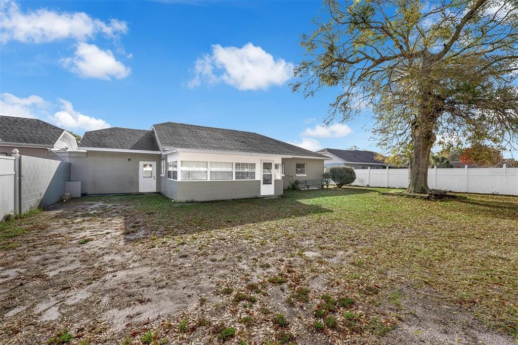 Activo con contrato: $319,900 (4 camas, 2 baños, 1474 Pies cuadrados)