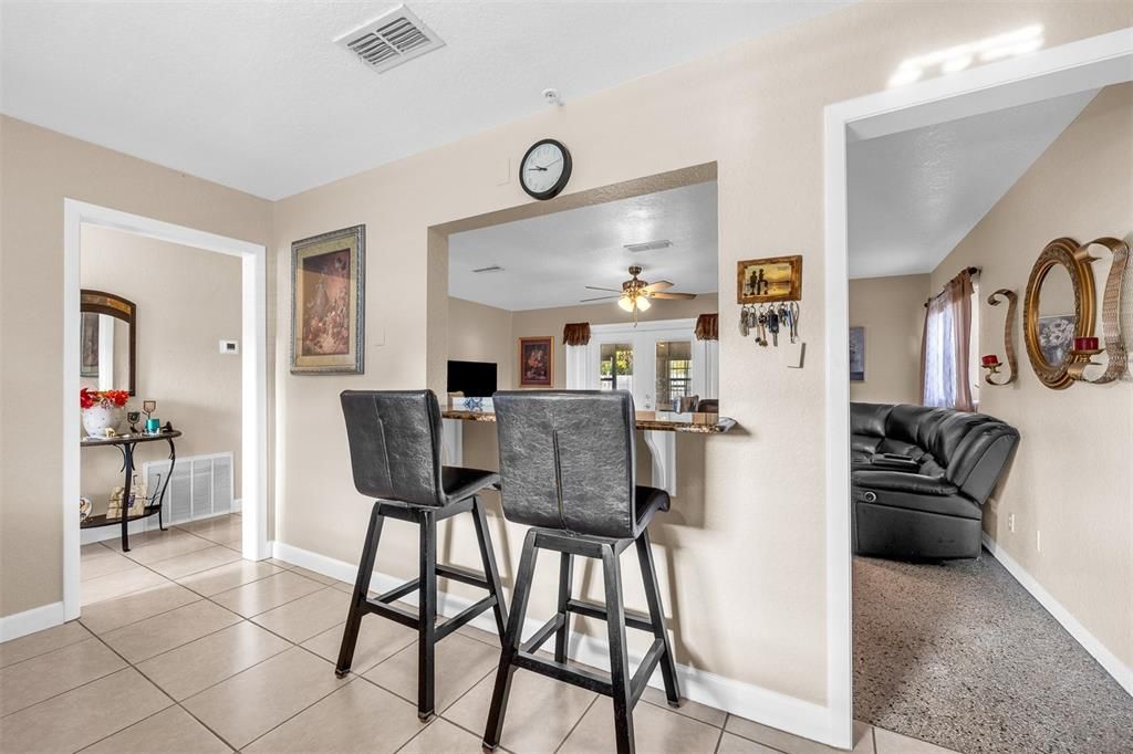 Activo con contrato: $319,900 (4 camas, 2 baños, 1474 Pies cuadrados)