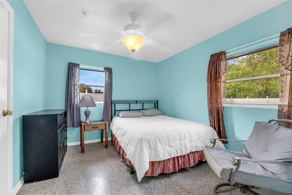 Activo con contrato: $319,900 (4 camas, 2 baños, 1474 Pies cuadrados)