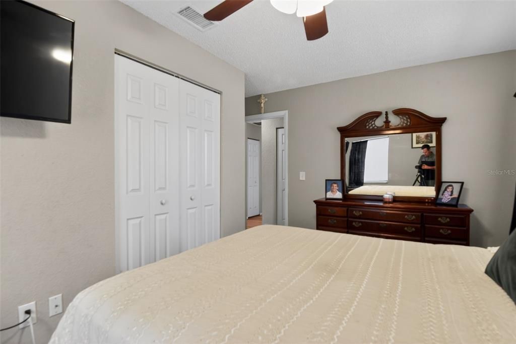 Activo con contrato: $219,900 (4 camas, 2 baños, 1323 Pies cuadrados)