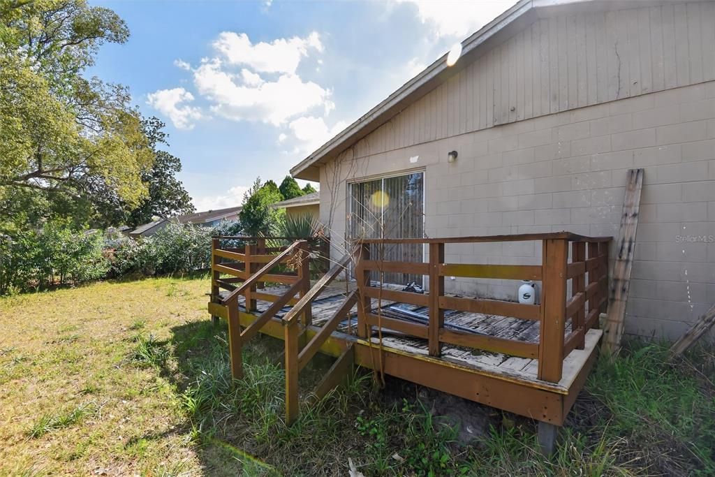 Activo con contrato: $219,900 (4 camas, 2 baños, 1323 Pies cuadrados)