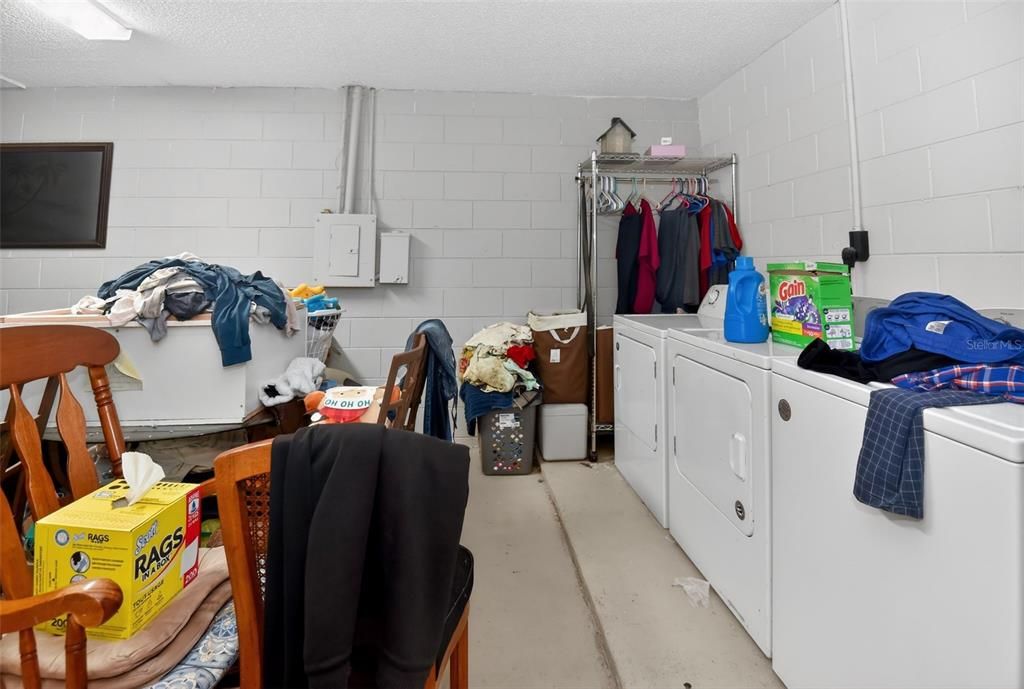 Activo con contrato: $219,900 (4 camas, 2 baños, 1323 Pies cuadrados)