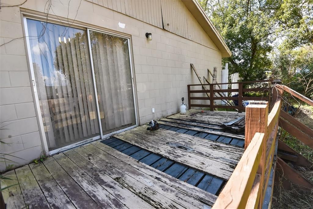 Activo con contrato: $219,900 (4 camas, 2 baños, 1323 Pies cuadrados)