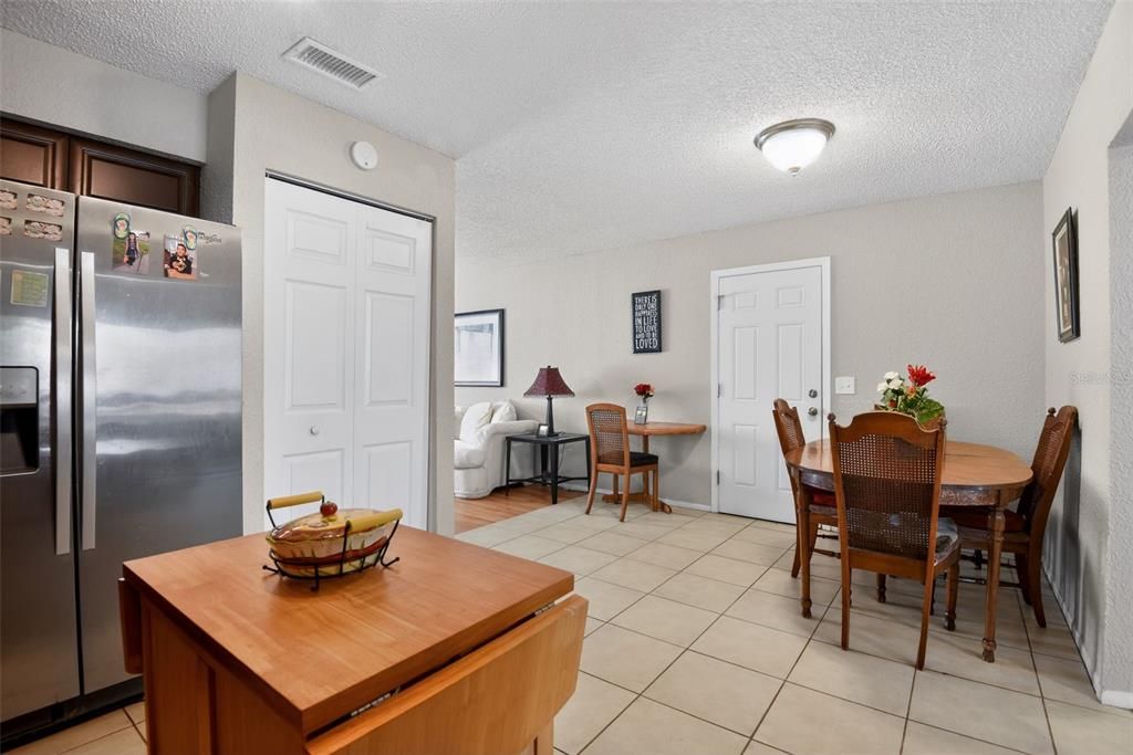 Activo con contrato: $219,900 (4 camas, 2 baños, 1323 Pies cuadrados)