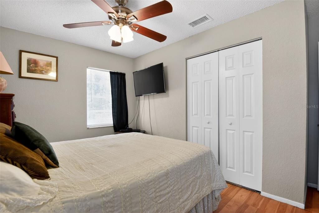 Activo con contrato: $219,900 (4 camas, 2 baños, 1323 Pies cuadrados)