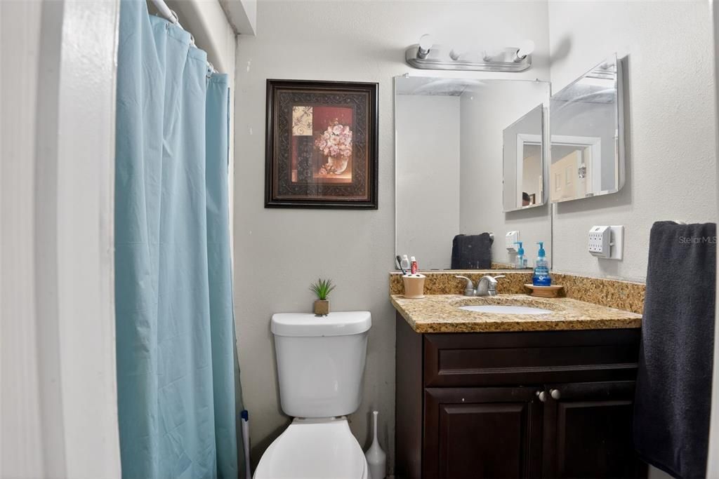 Activo con contrato: $219,900 (4 camas, 2 baños, 1323 Pies cuadrados)