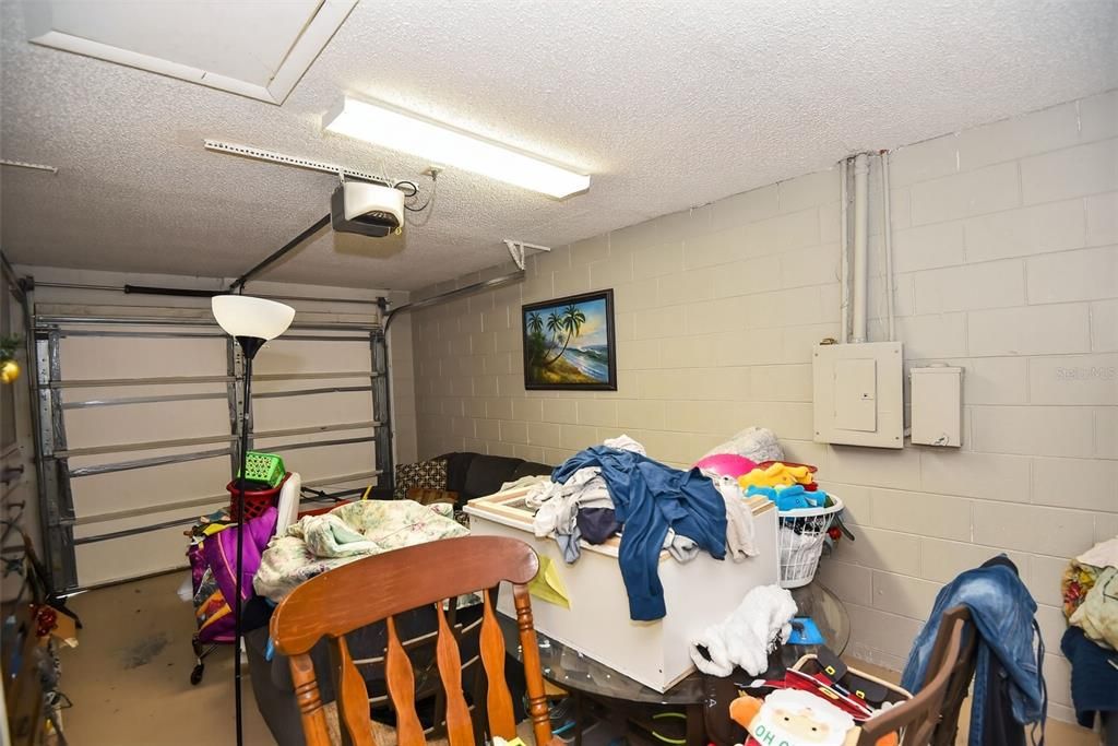 Activo con contrato: $219,900 (4 camas, 2 baños, 1323 Pies cuadrados)