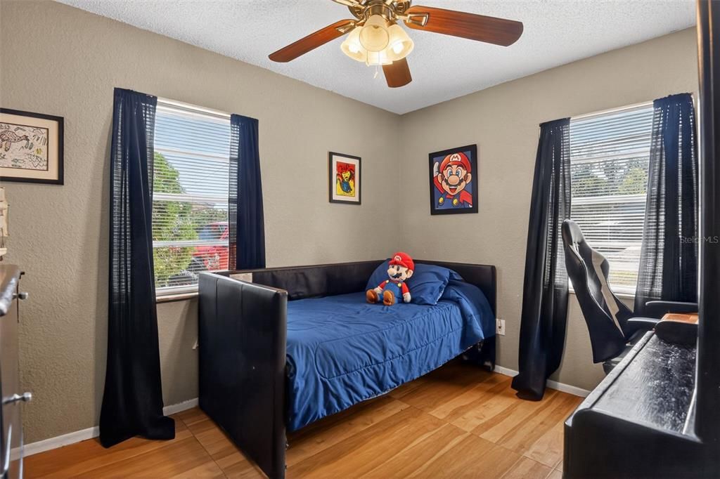Activo con contrato: $219,900 (4 camas, 2 baños, 1323 Pies cuadrados)