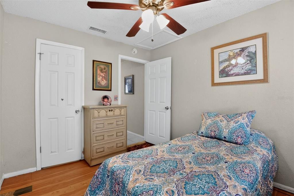 Activo con contrato: $219,900 (4 camas, 2 baños, 1323 Pies cuadrados)