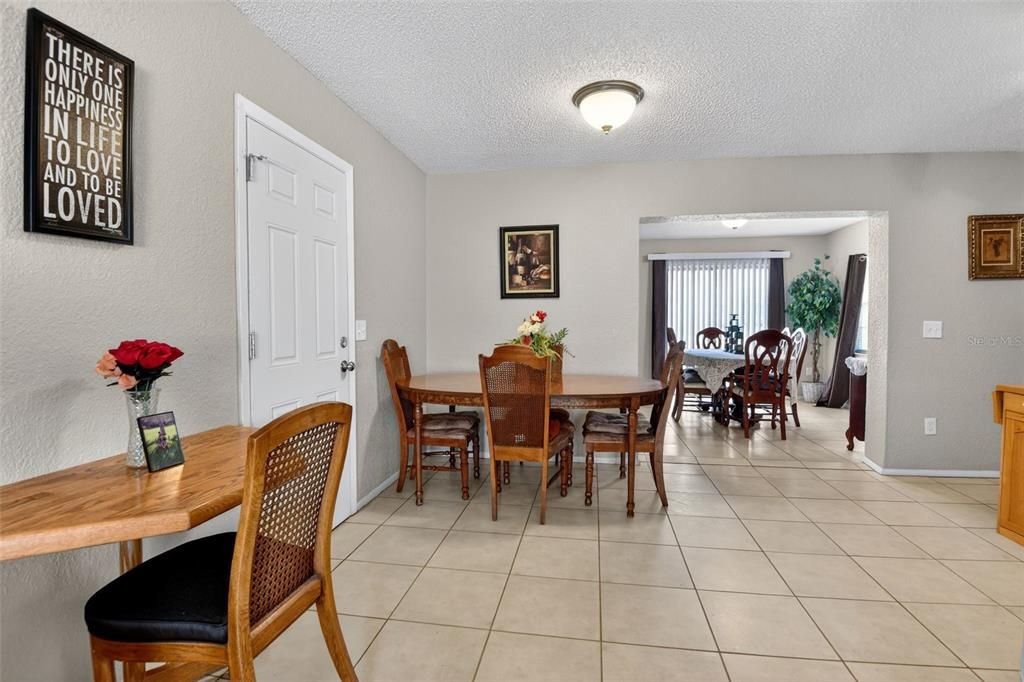 Activo con contrato: $219,900 (4 camas, 2 baños, 1323 Pies cuadrados)