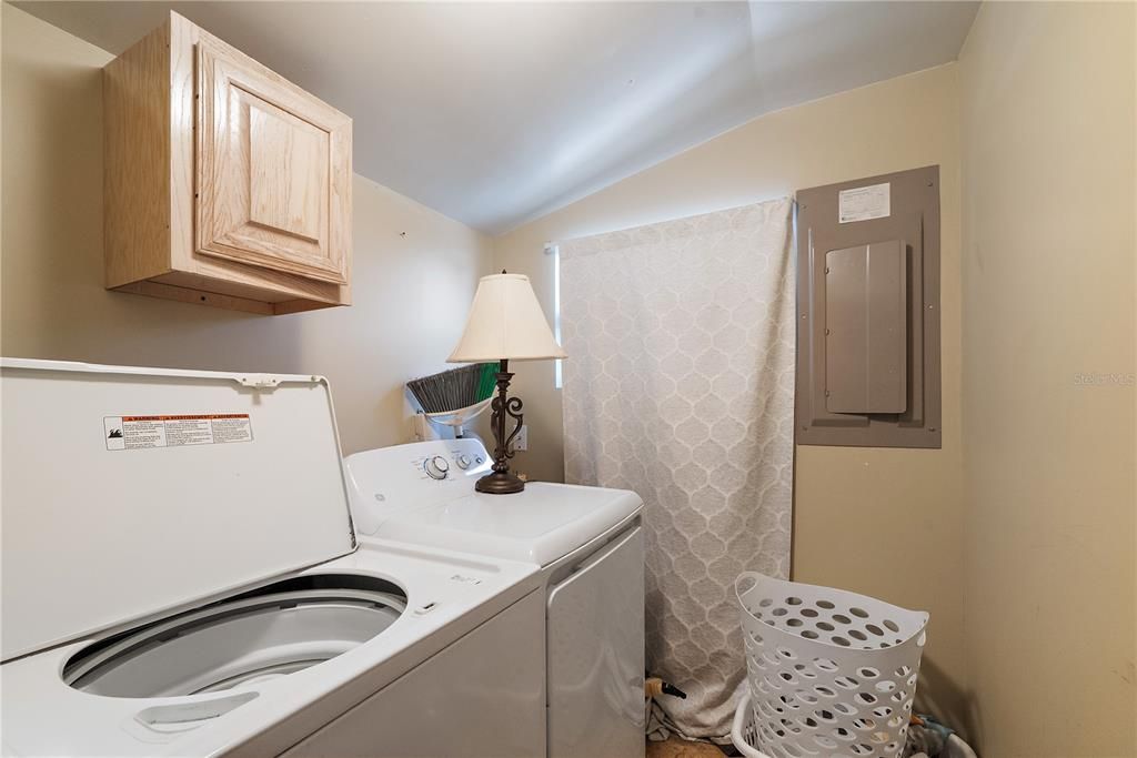 Active With Contract: $1,000 (2 beds, 2 baths, 968 Square Feet)