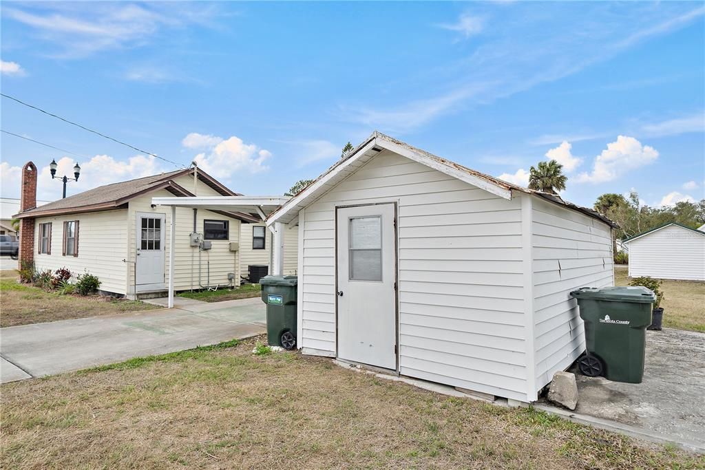 Active With Contract: $1,000 (2 beds, 2 baths, 968 Square Feet)