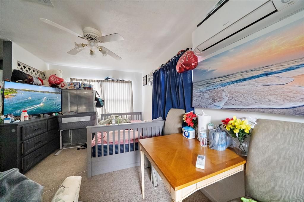 Active With Contract: $1,000 (2 beds, 2 baths, 968 Square Feet)