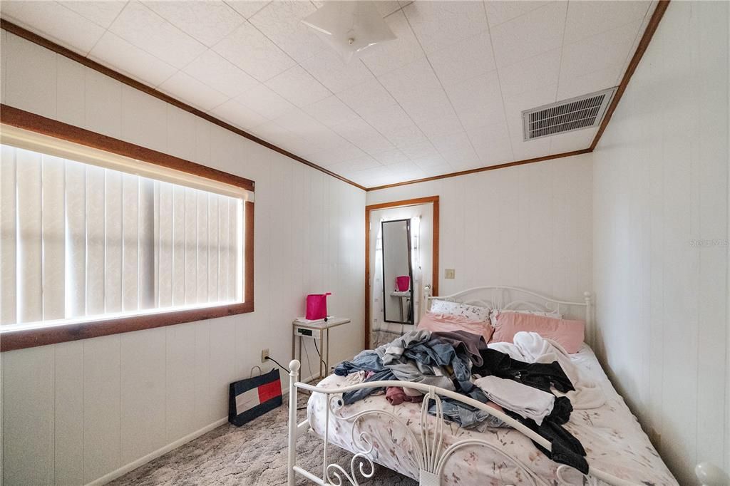 Active With Contract: $1,000 (2 beds, 2 baths, 968 Square Feet)