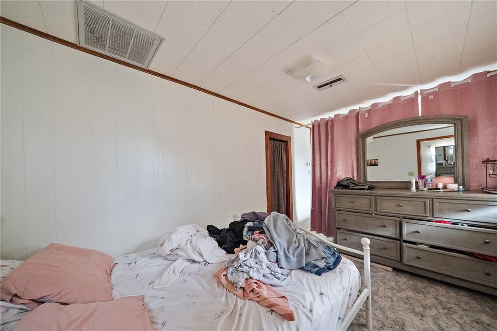 Active With Contract: $1,000 (2 beds, 2 baths, 968 Square Feet)