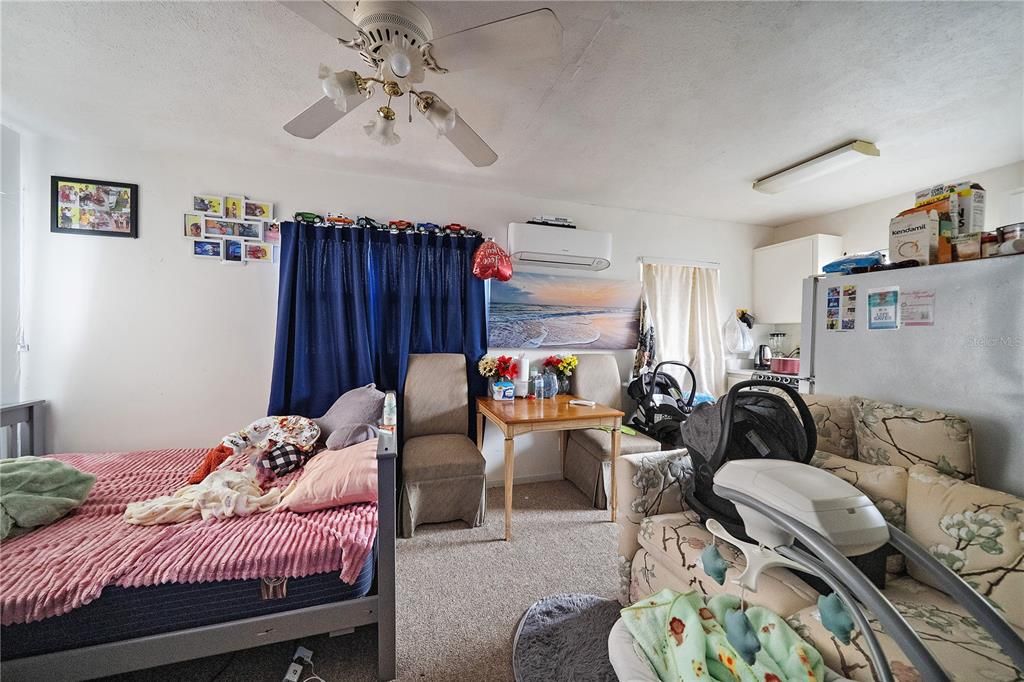 Active With Contract: $1,000 (2 beds, 2 baths, 968 Square Feet)