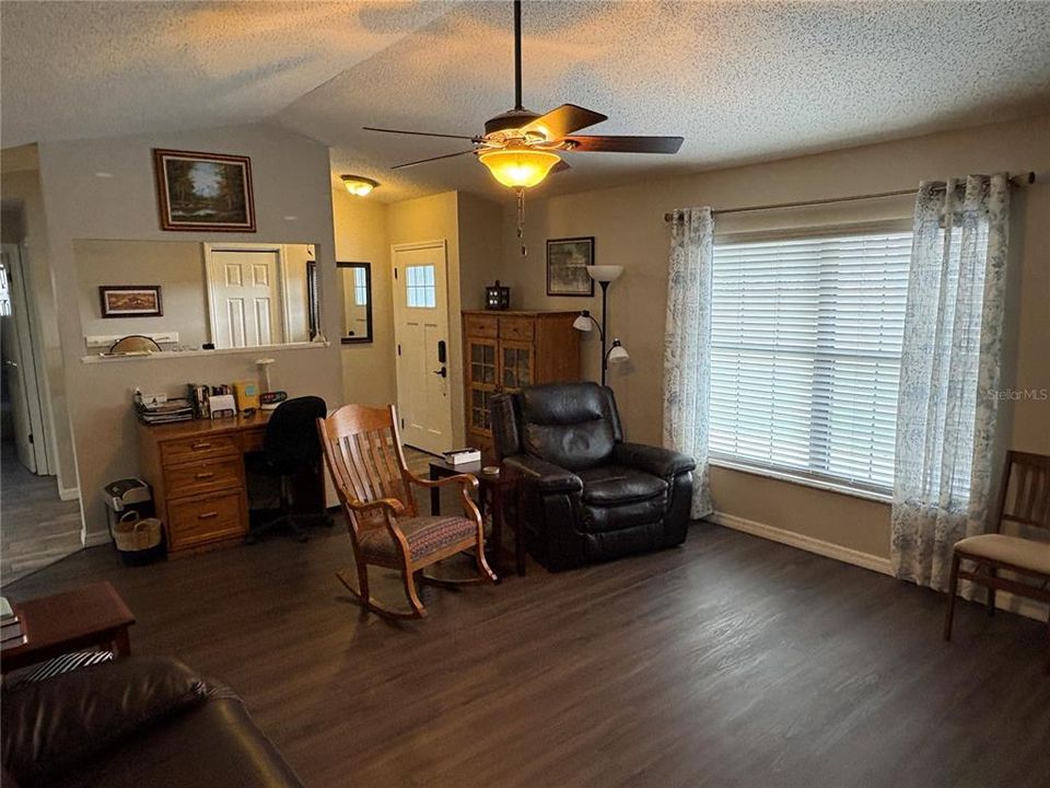 For Sale: $359,900 (3 beds, 2 baths, 1456 Square Feet)