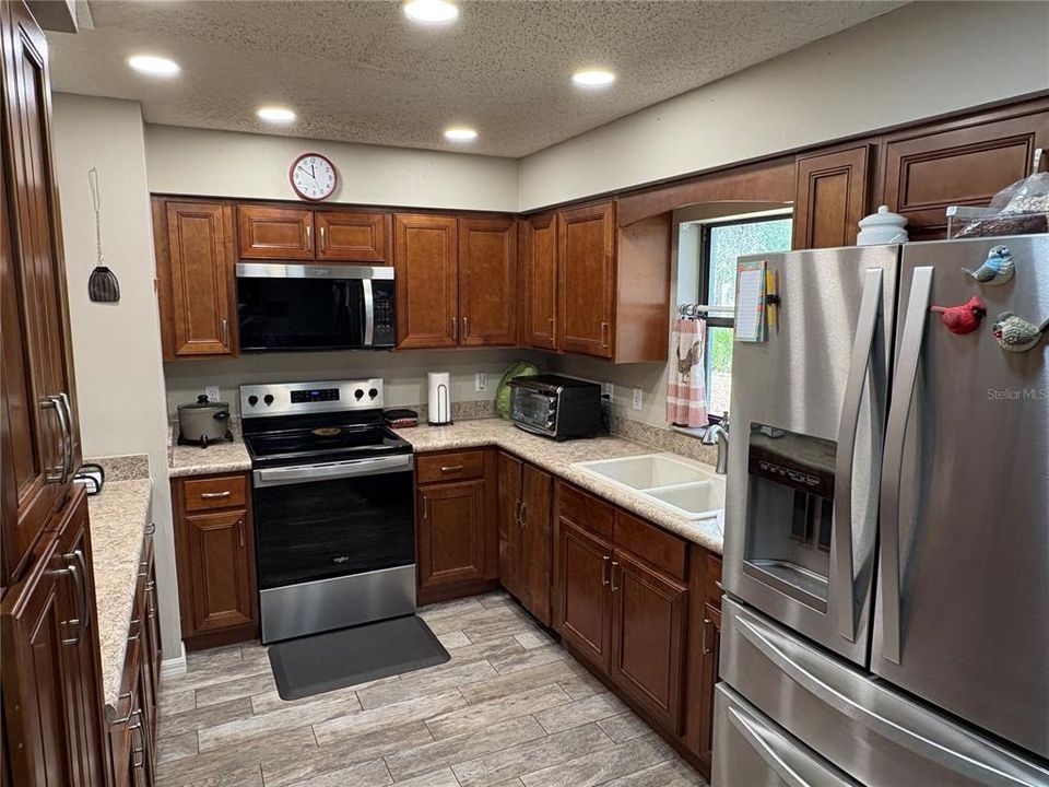 For Sale: $359,900 (3 beds, 2 baths, 1456 Square Feet)