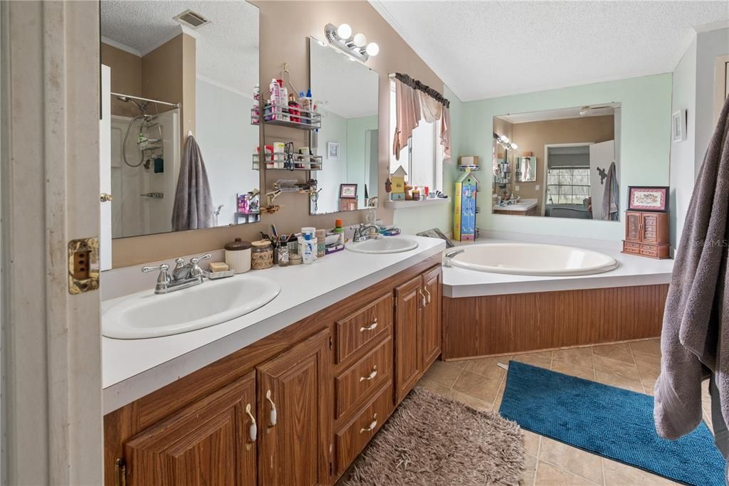 For Sale: $899,000 (3 beds, 2 baths, 1560 Square Feet)